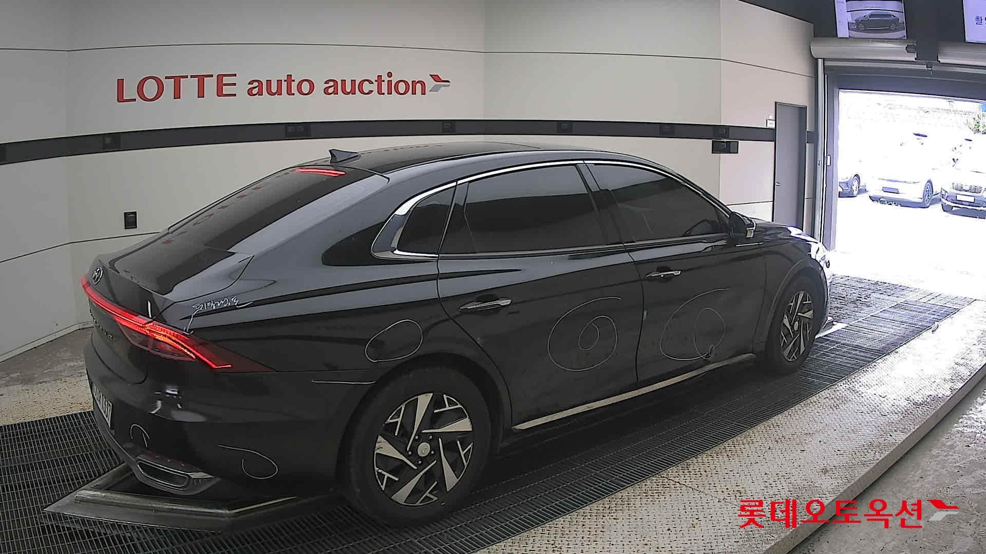 Hyundai - Grandeur | THE NEW (H) 2.4 14