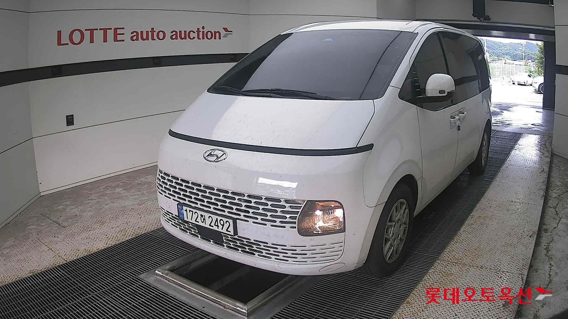 هيونداي - ستاريا | (D) 2.2 Tourer 9Seater Modern 2
