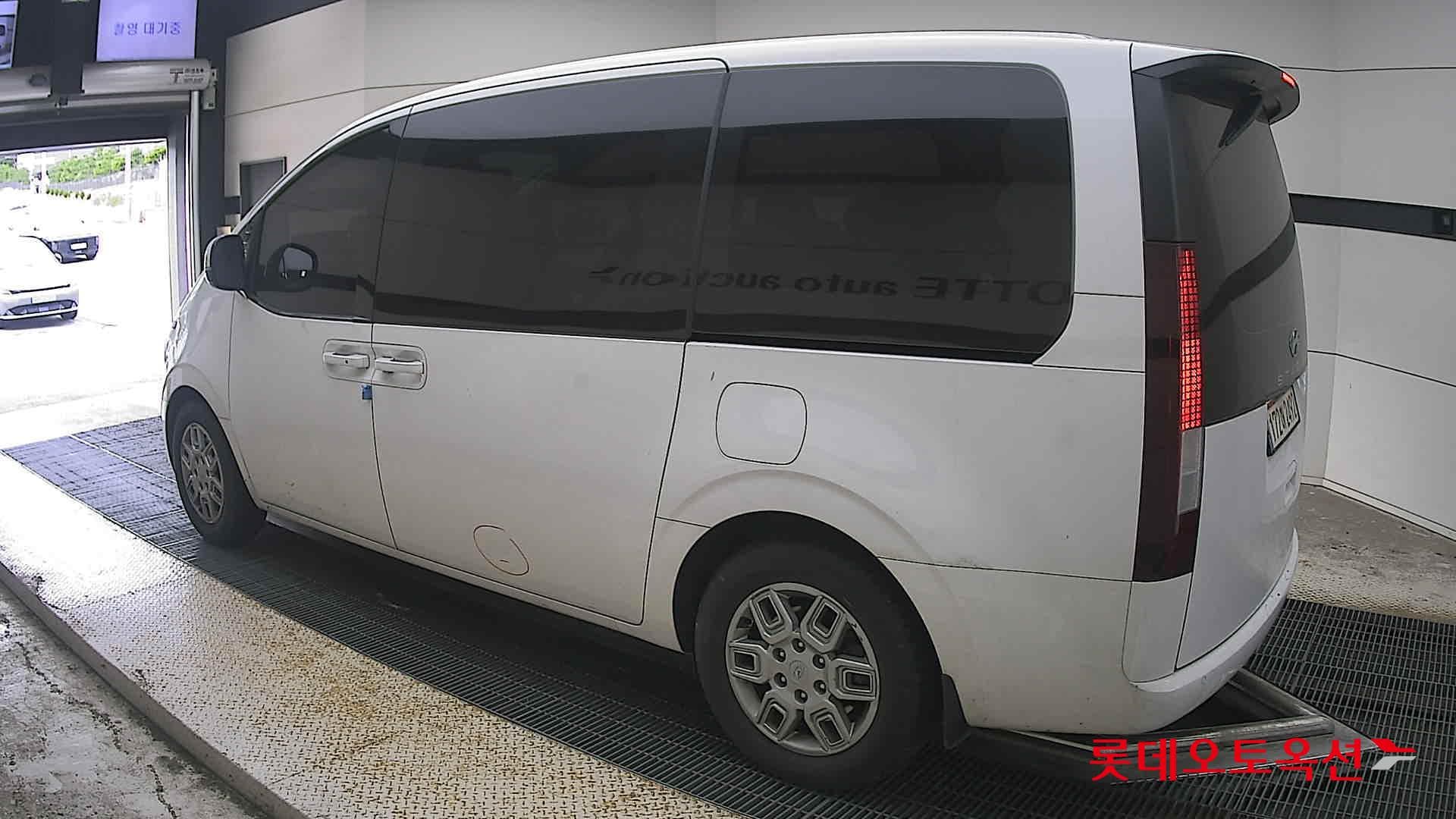 هيونداي - ستاريا | (D) 2.2 Tourer 9Seater Modern 8