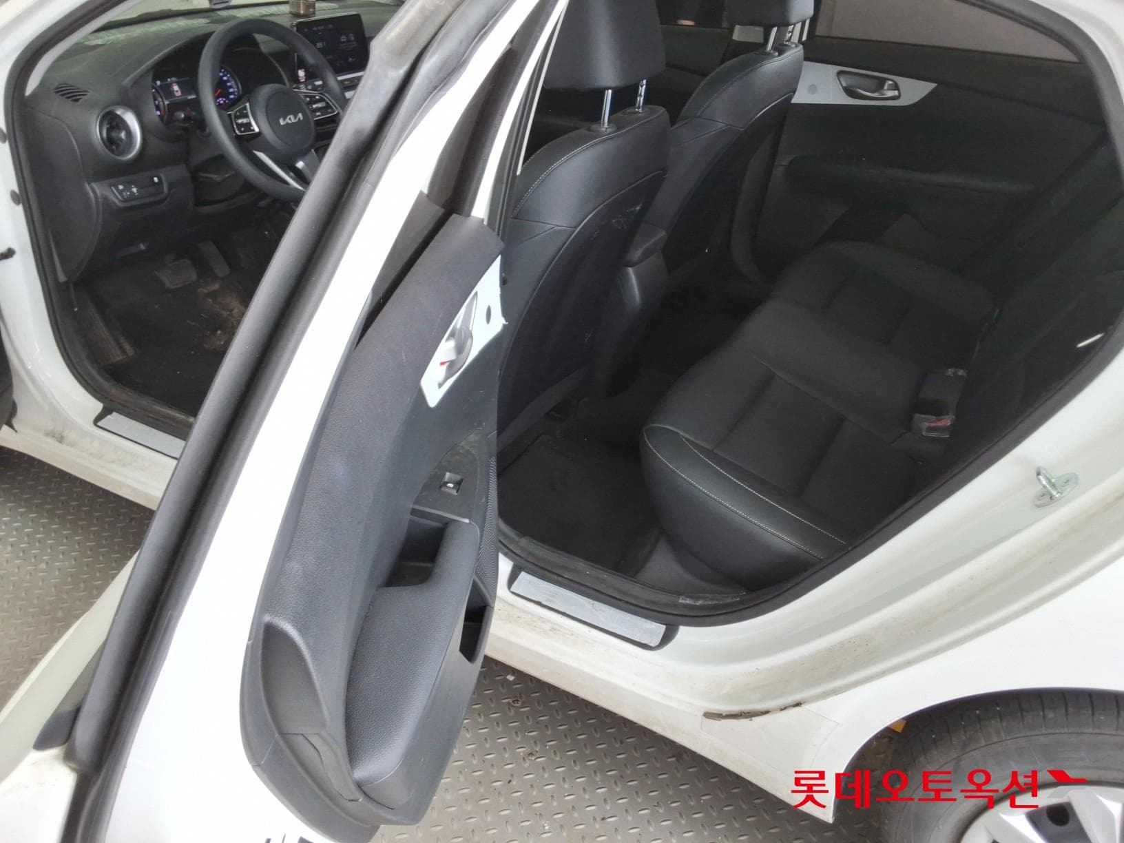 Kia - K3 | (G)1.6 Trendy 2WD AT 37