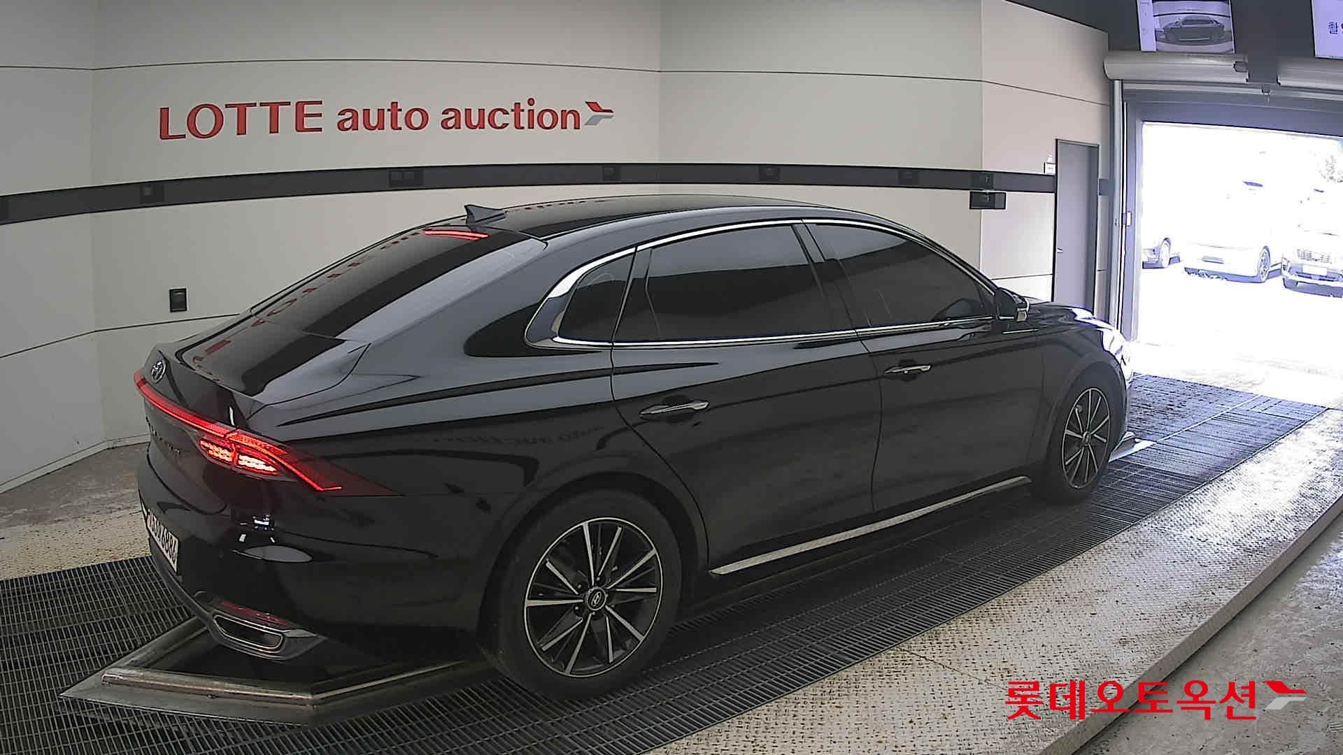 Hyundai - Grandeur | THE NEW (G) 2.5 Exclusive 14
