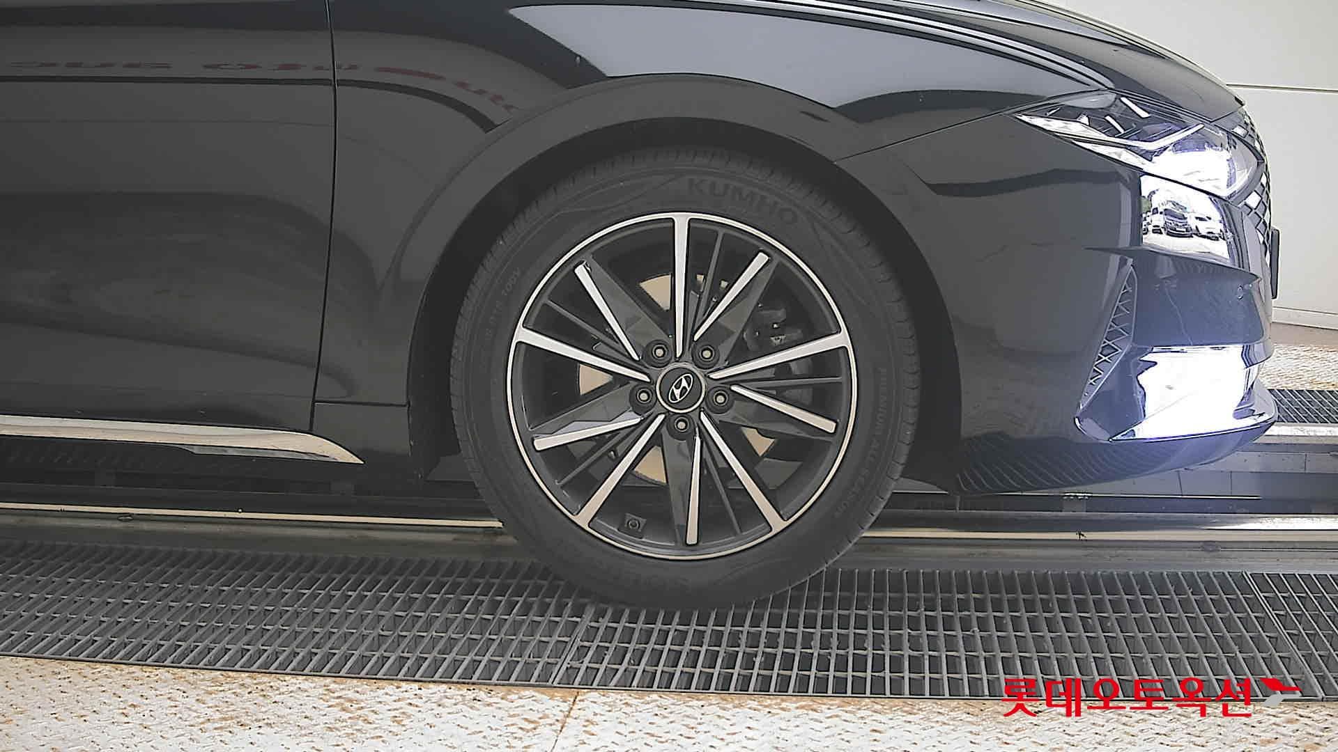 Hyundai - Grandeur | THE NEW (G) 2.5 Exclusive 23