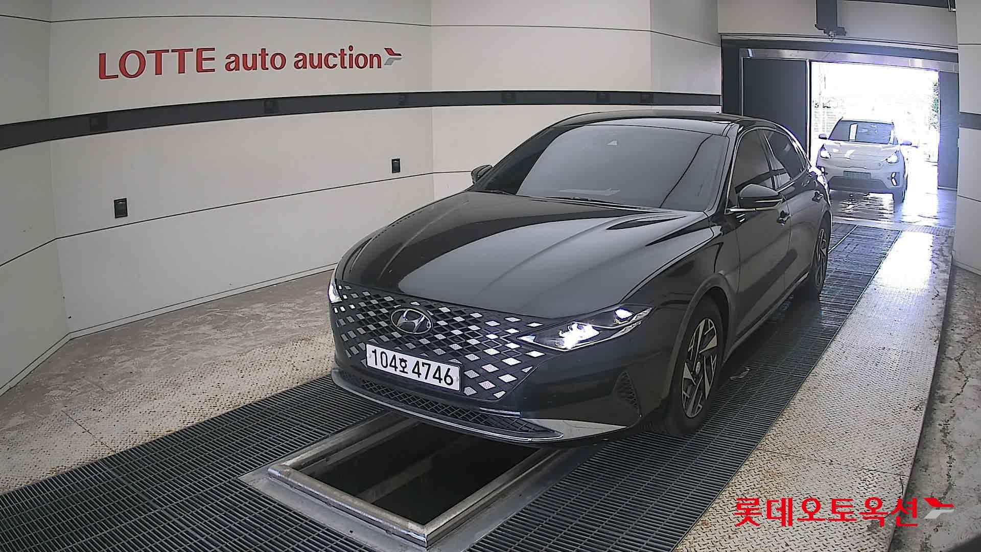 Hyundai - Grandeur | THE NEW (H) 2.4 Premium 2