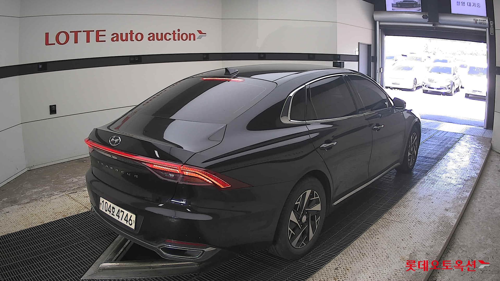 Hyundai - Grandeur | THE NEW (H) 2.4 Premium 12