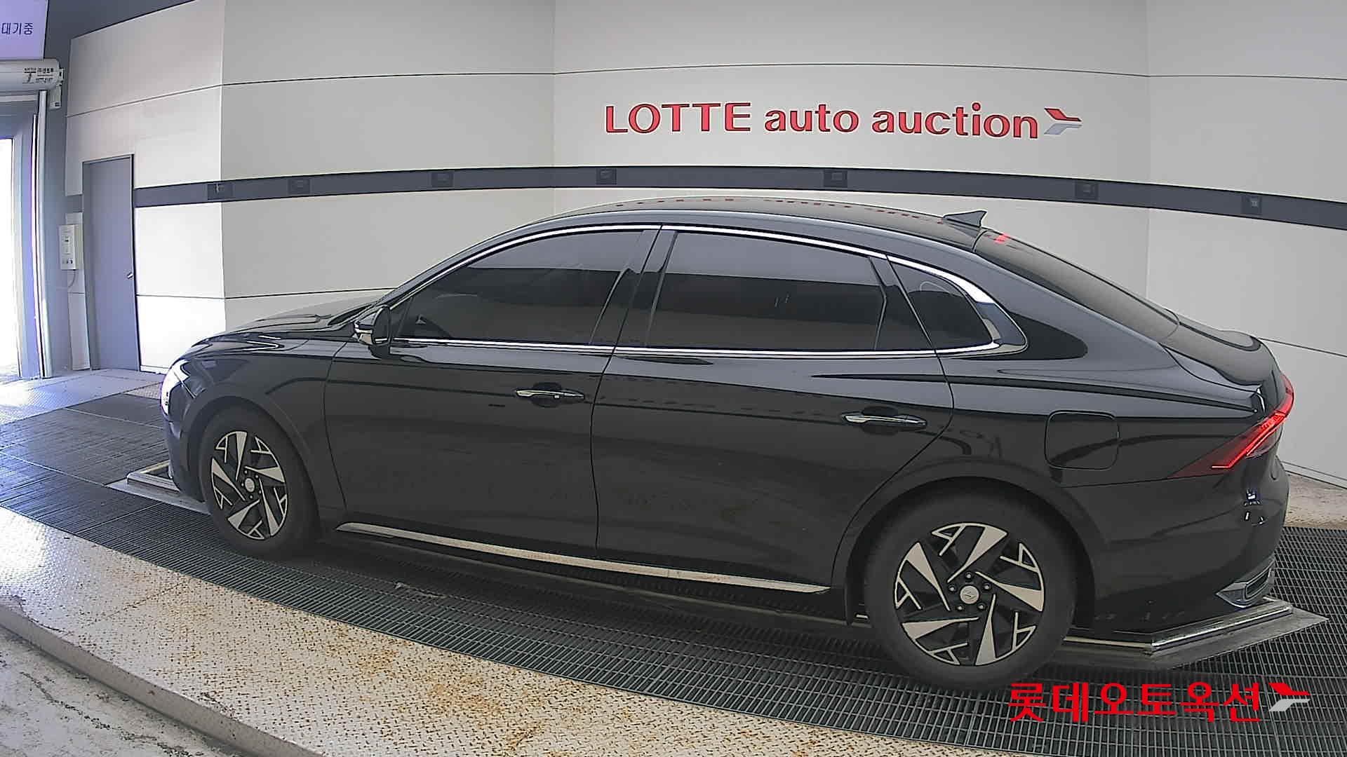 Hyundai - Grandeur | THE NEW (H) 2.4 Premium 7