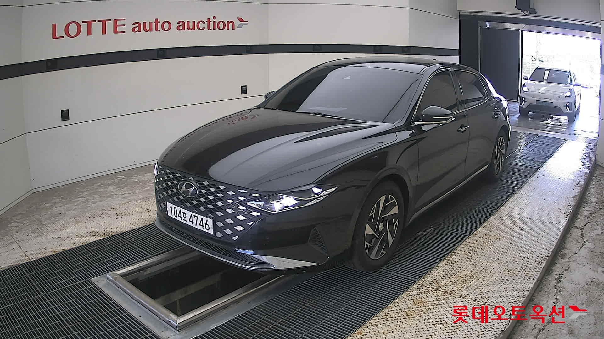 Hyundai - Grandeur | THE NEW (H) 2.4 Premium 3
