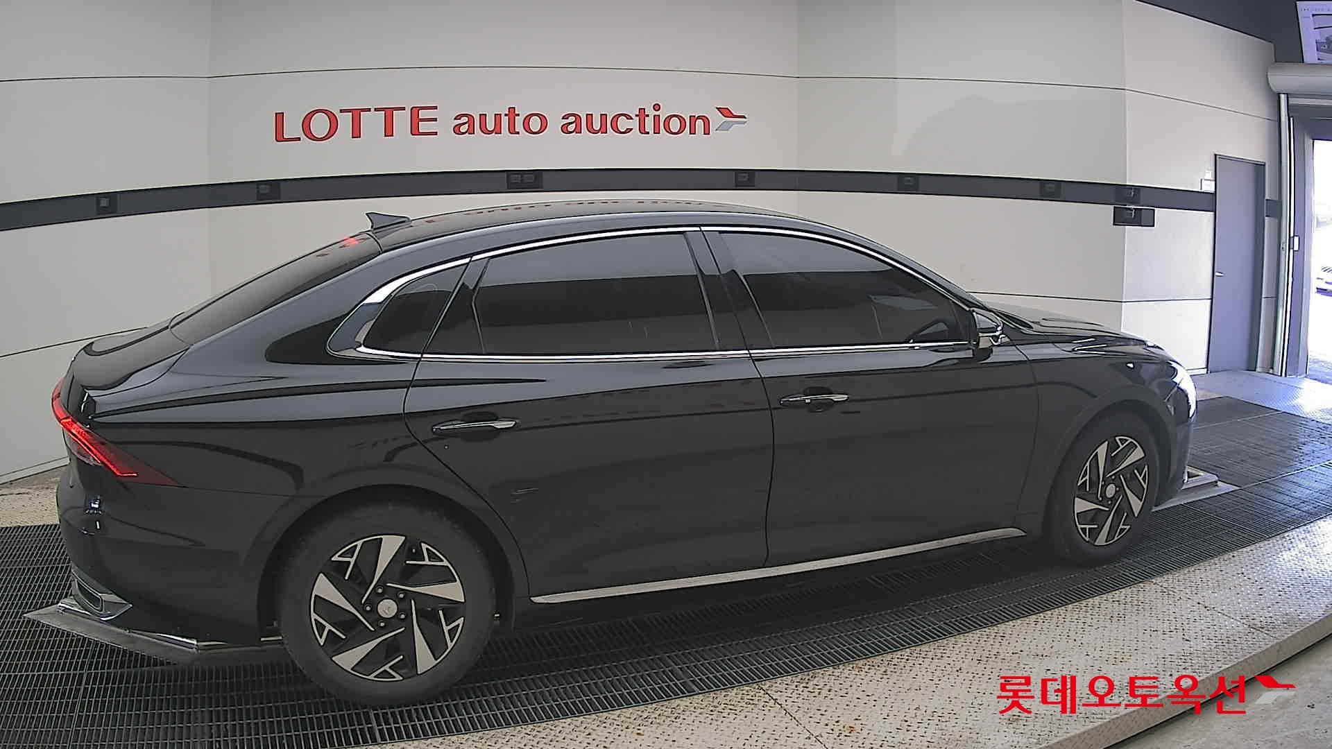 Hyundai - Grandeur | THE NEW (H) 2.4 Premium 15
