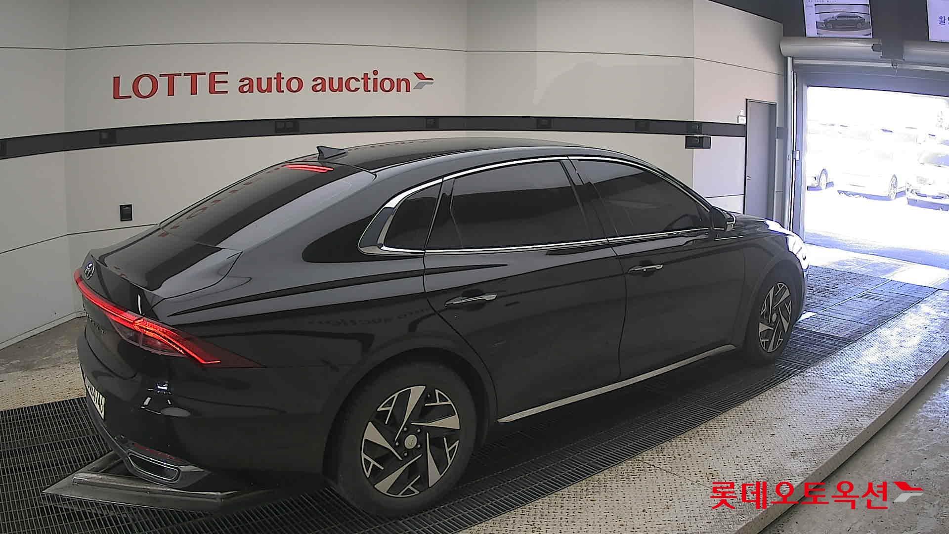 Hyundai - Grandeur | THE NEW (H) 2.4 Premium 14