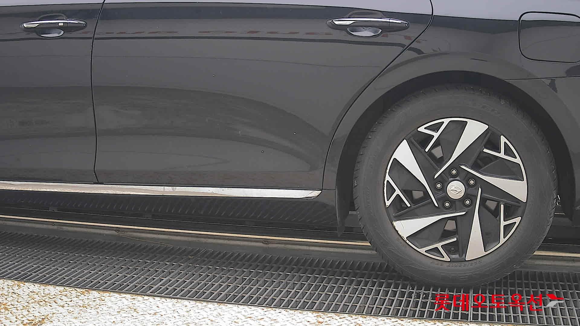Hyundai - Grandeur | THE NEW (H) 2.4 Premium 22