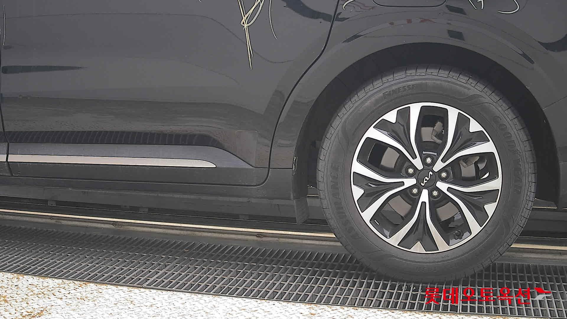 Kia - Carnival | KA4 (D) 2.2 Noblesse 9Seater 22