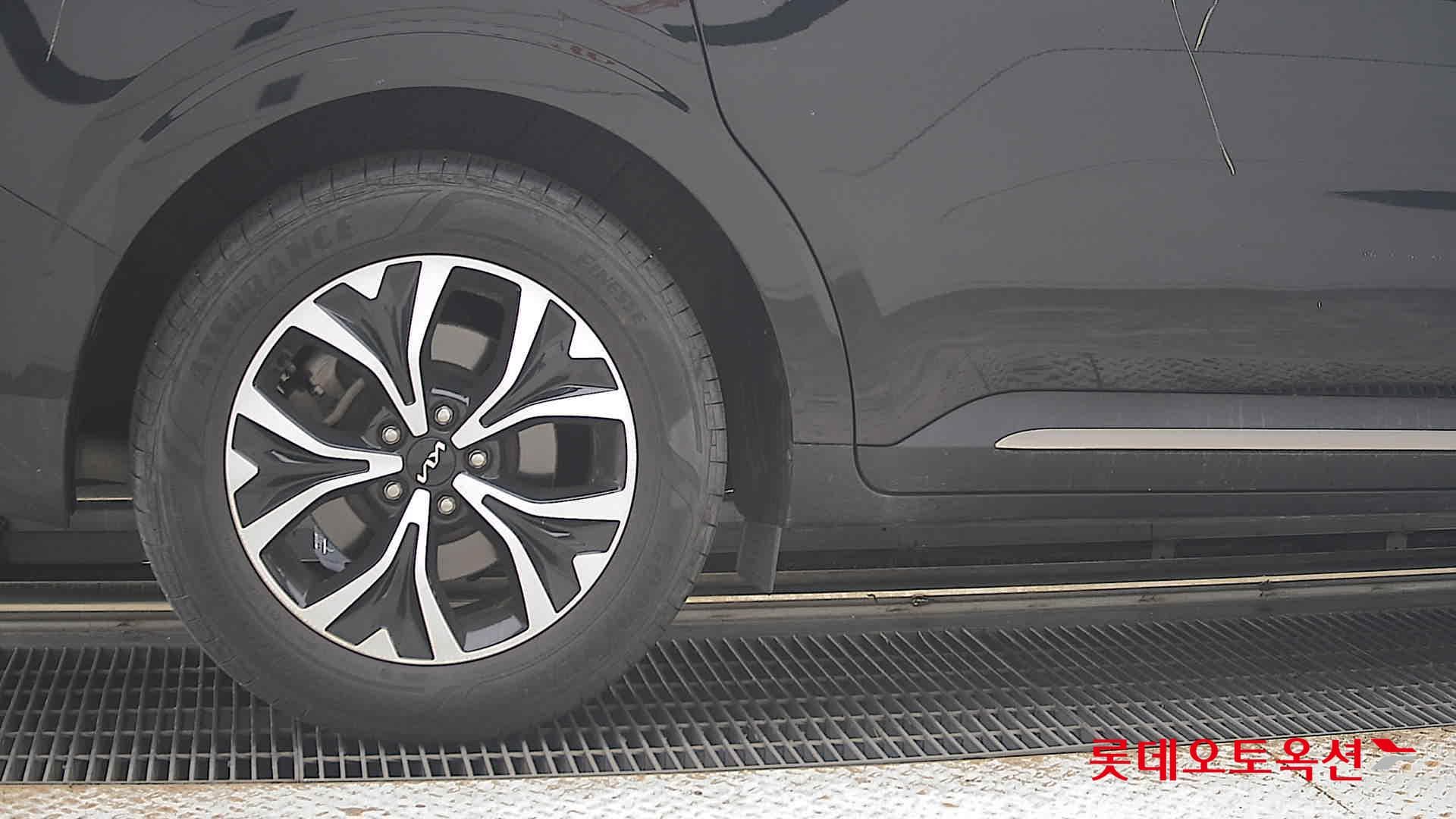 Kia - Carnival | KA4 (D) 2.2 Noblesse 9Seater 24
