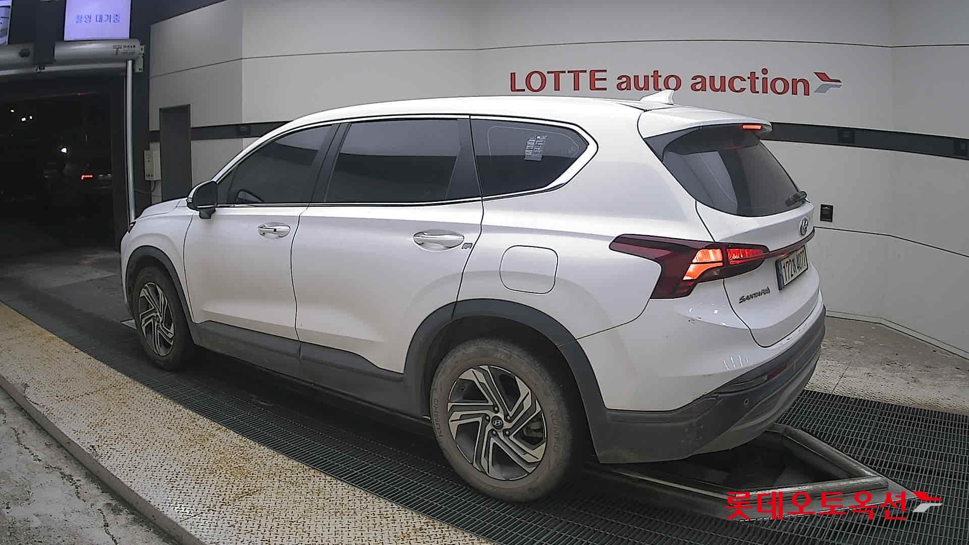 Hyundai - Santa Fe | THE NEW SANTAFE (D) 2.2 Exclusive 5Seater 2WD 8