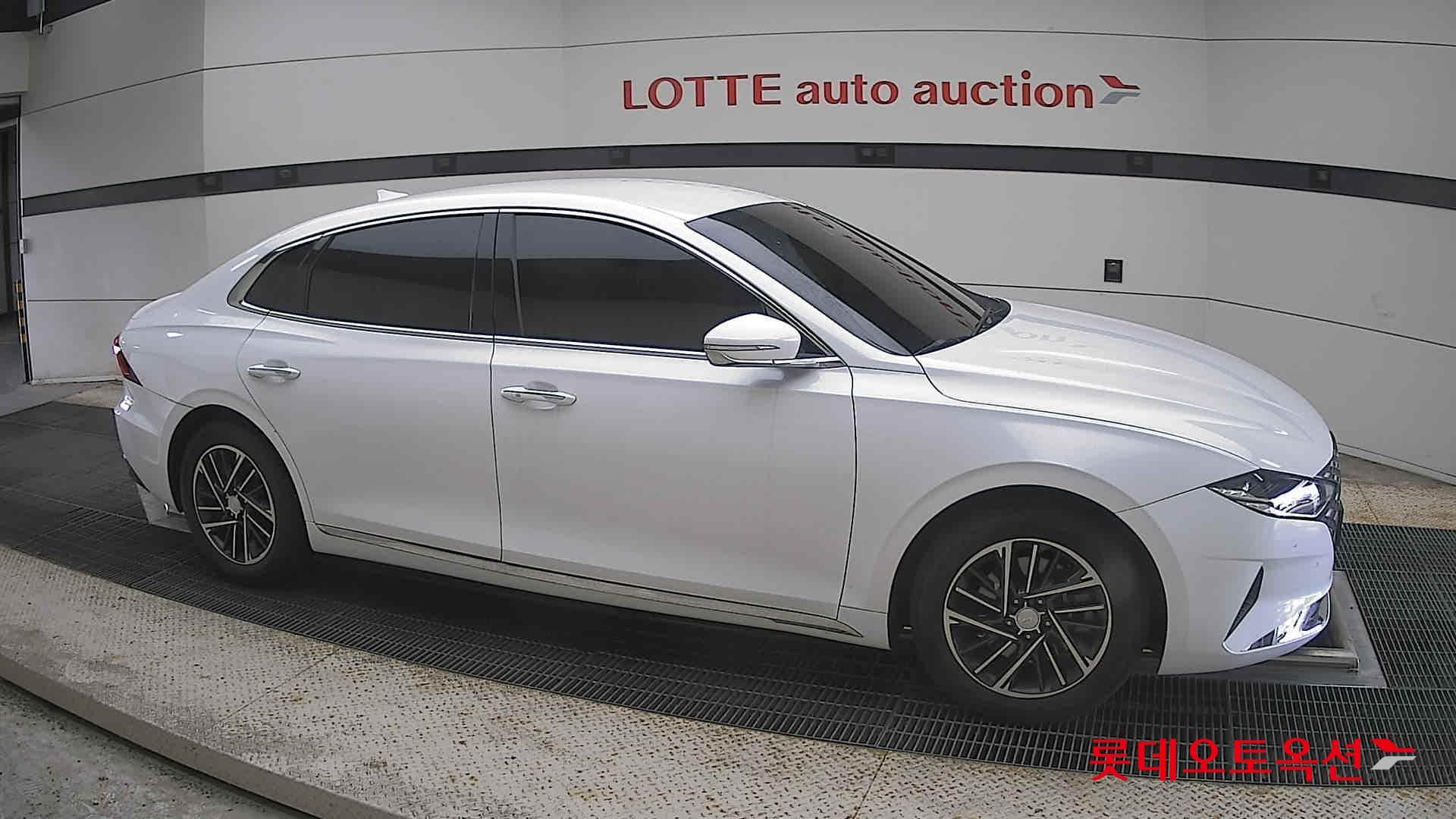 Hyundai - Grandeur | THE NEW (G) 2.5 Premium 17