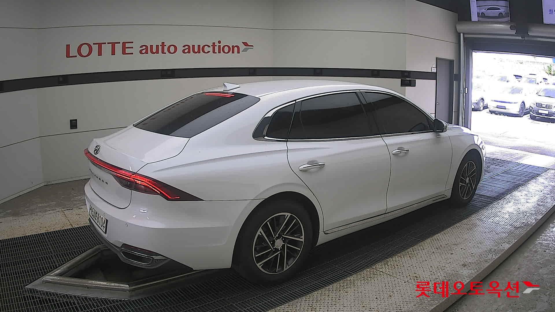 Hyundai - Grandeur | THE NEW (G) 2.5 Premium 14