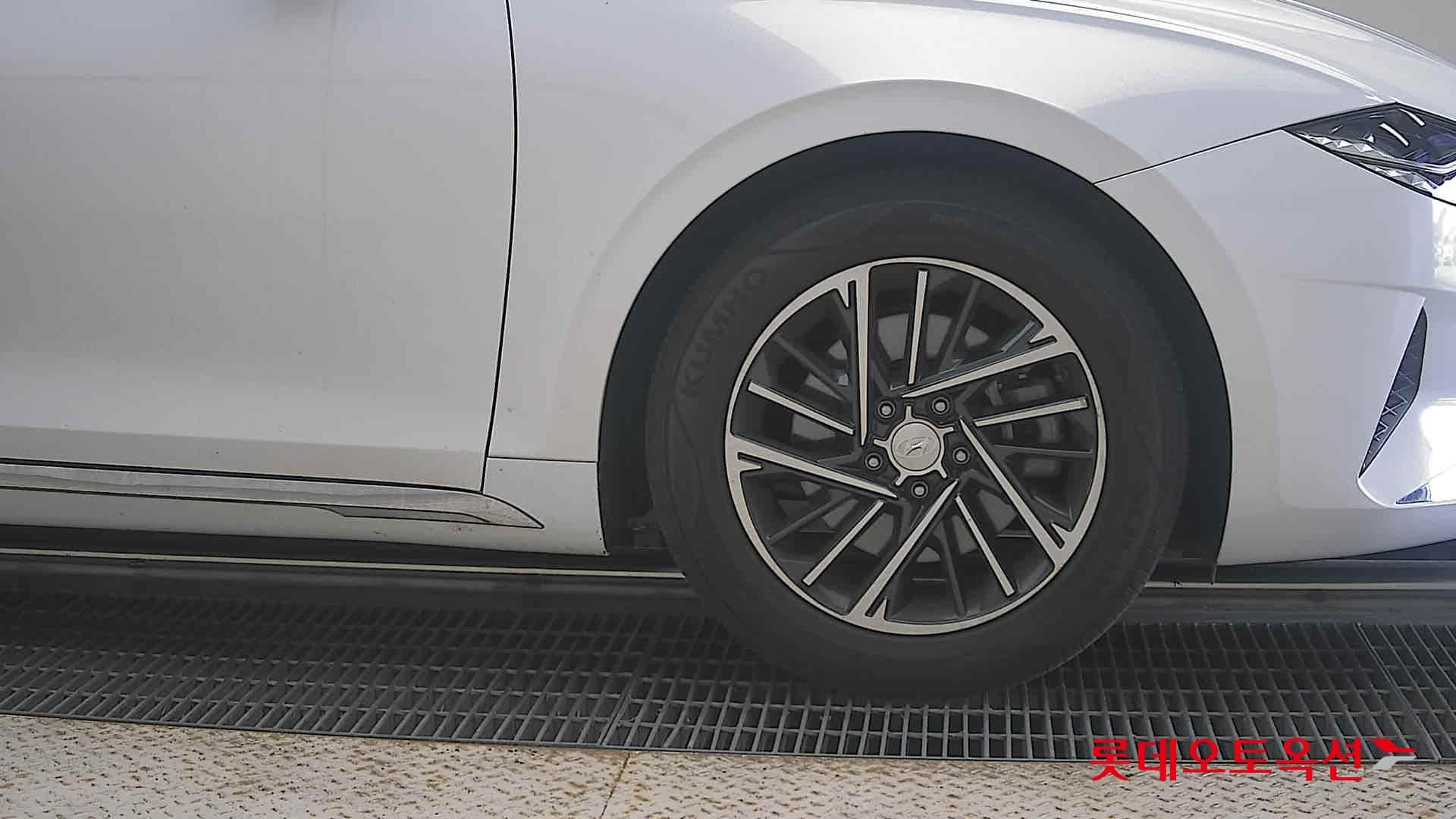 Hyundai - Grandeur | THE NEW (G) 2.5 Premium 23