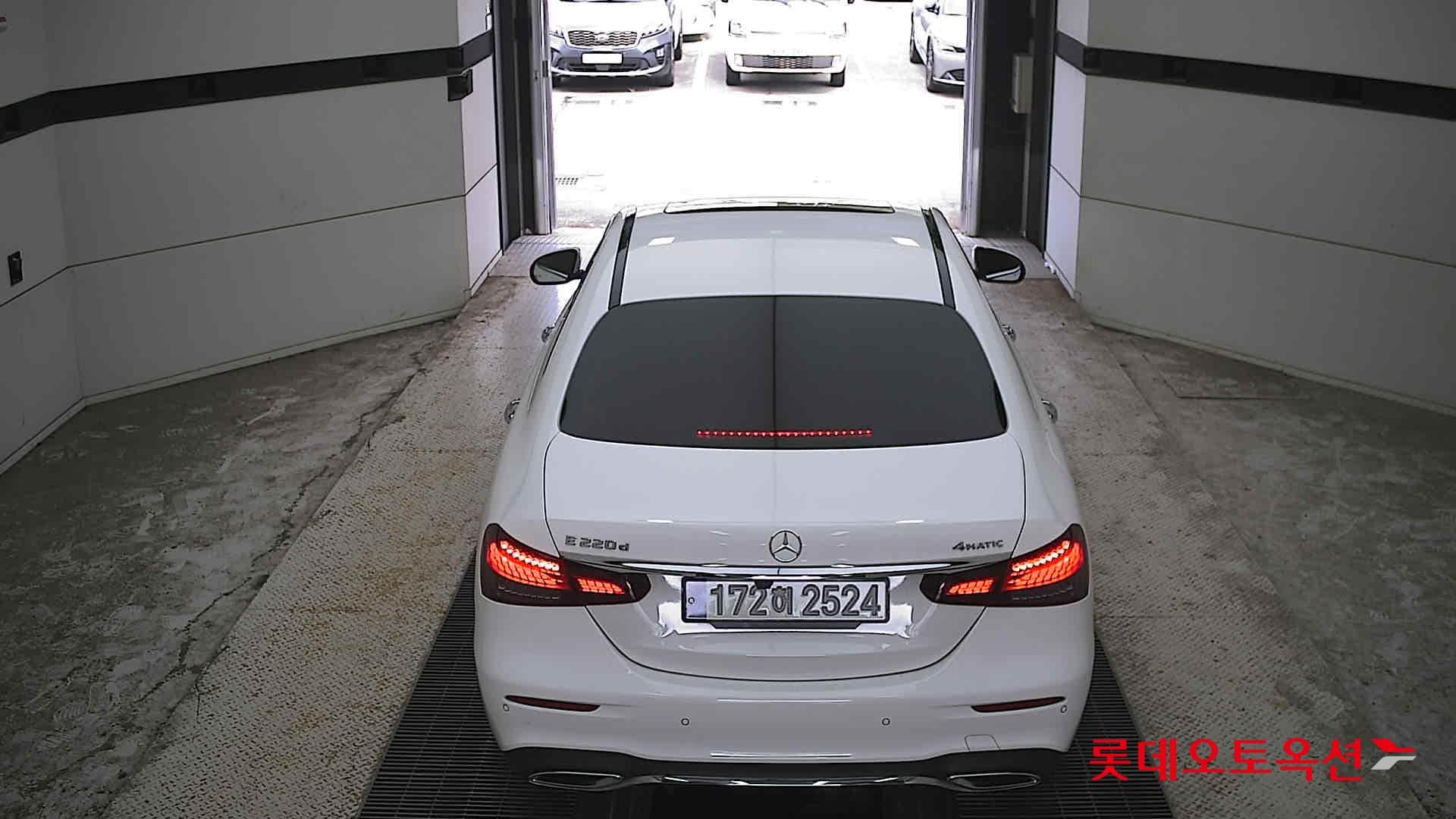 Mercedes-Benz - E-Class | NEW E220 4M AMG LINE KR4 (D) 2.0 11