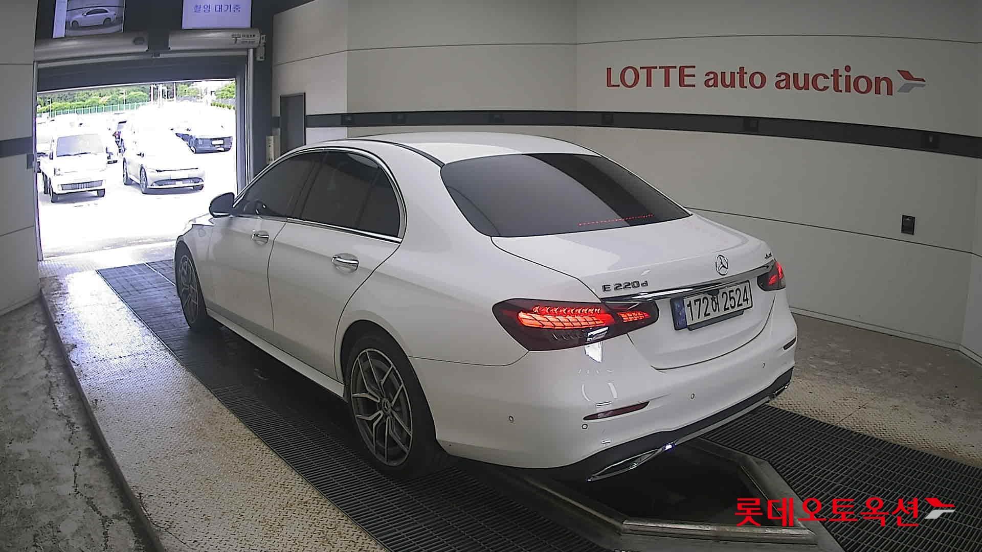 Mercedes-Benz - E-Class | NEW E220 4M AMG LINE KR4 (D) 2.0 10