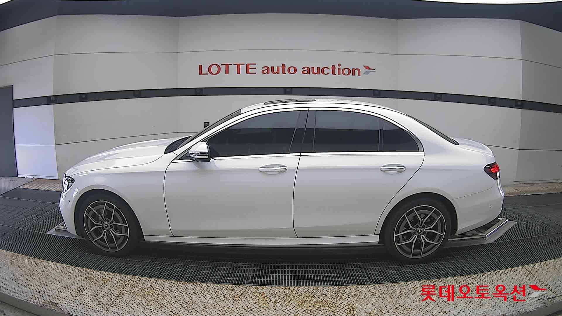 Mercedes-Benz - E-Class | NEW E220 4M AMG LINE KR4 (D) 2.0 6
