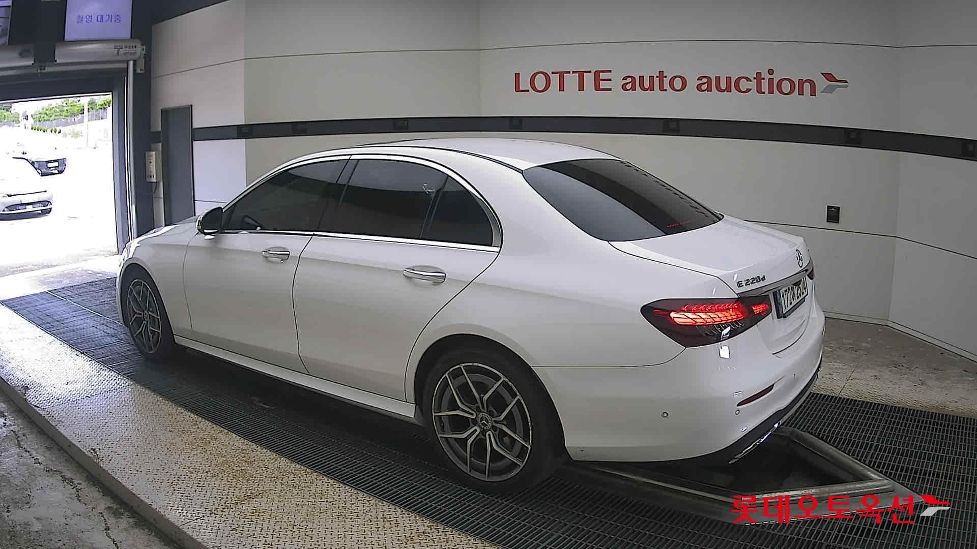 Mercedes-Benz - E-Class | NEW E220 4M AMG LINE KR4 (D) 2.0 8