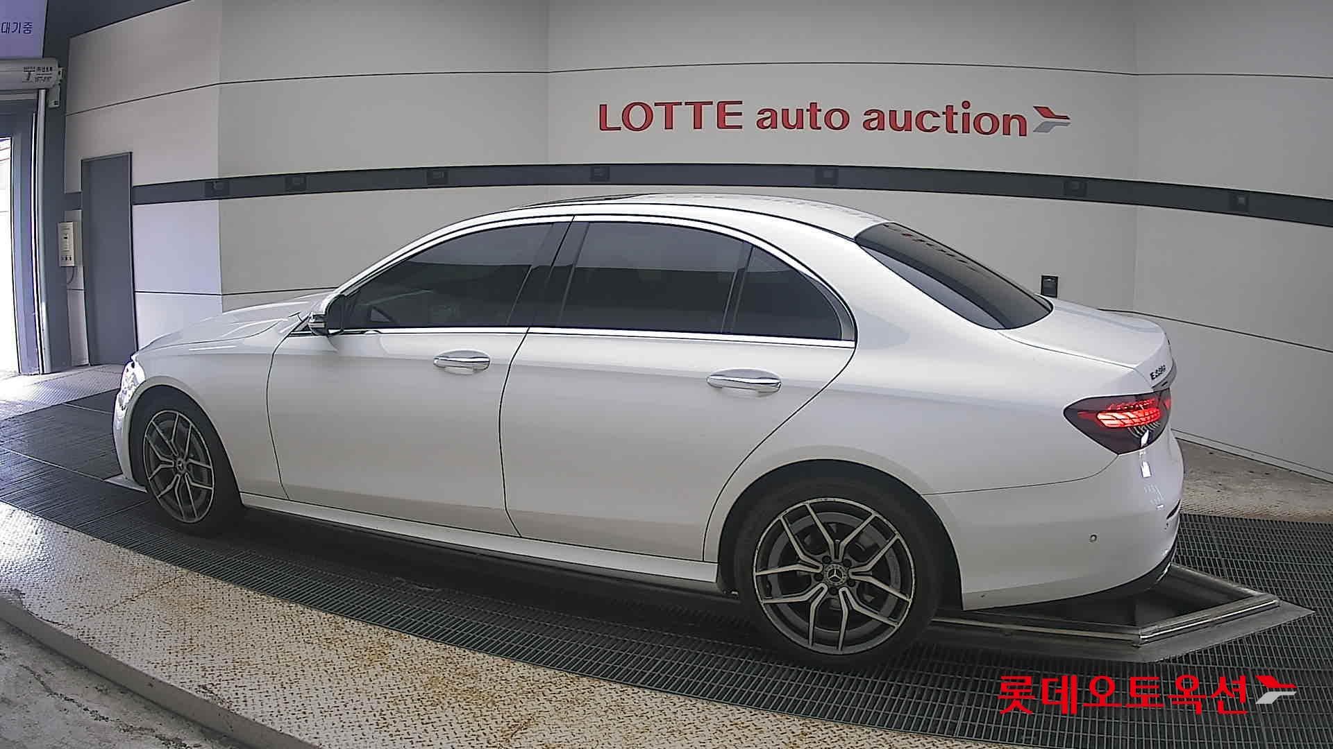 Mercedes-Benz - E-Class | NEW E220 4M AMG LINE KR4 (D) 2.0 7