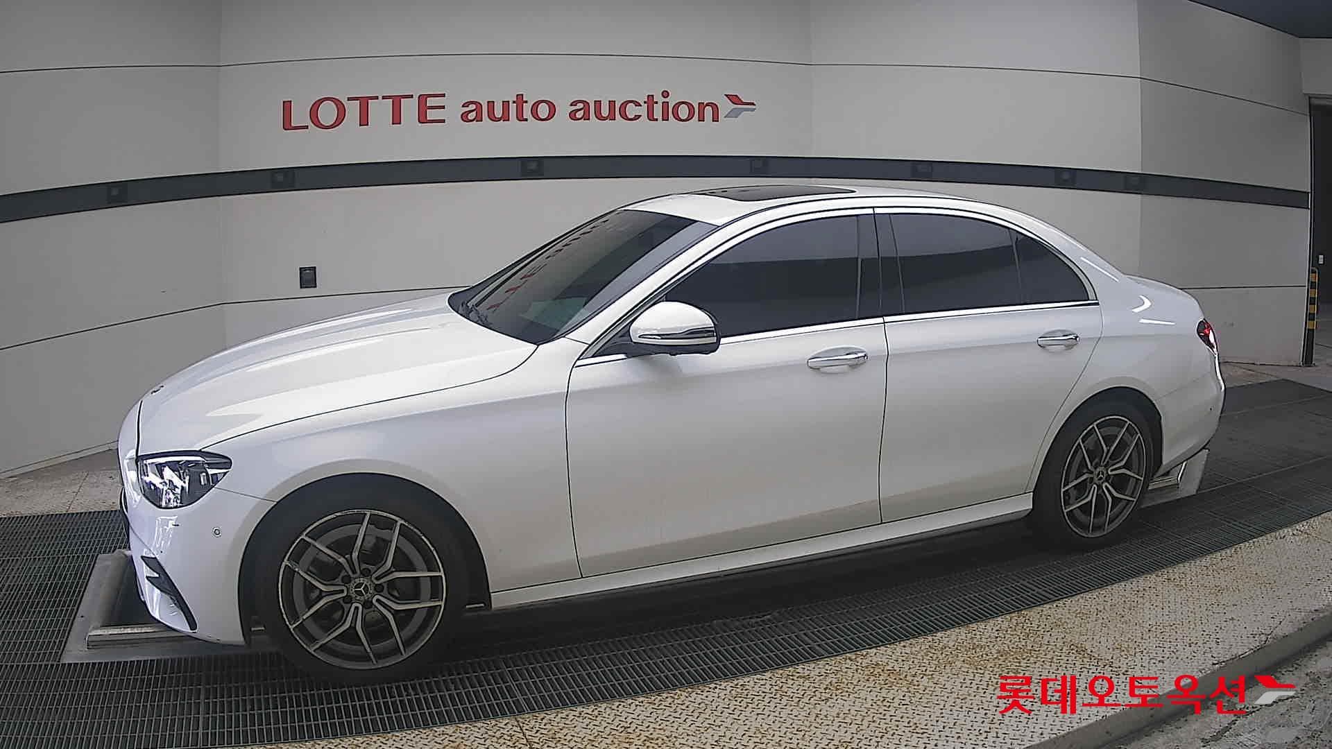 Mercedes-Benz - E-Class | NEW E220 4M AMG LINE KR4 (D) 2.0 5