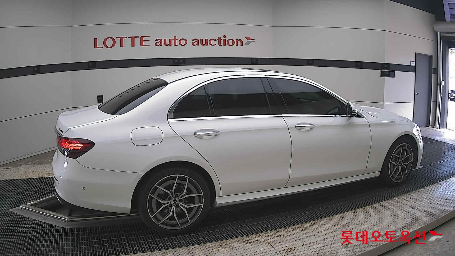 Mercedes-Benz - E-Class | NEW E220 4M AMG LINE KR4 (D) 2.0 15