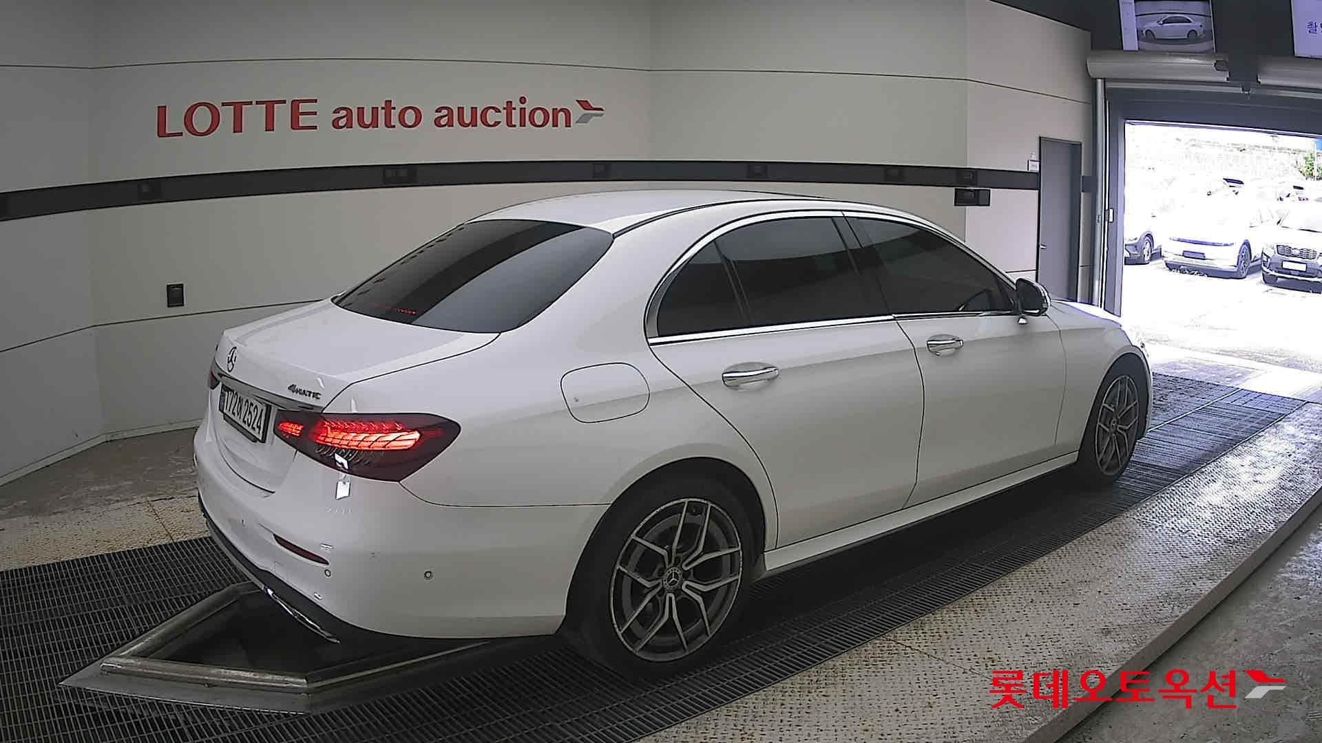 Mercedes-Benz - E-Class | NEW E220 4M AMG LINE KR4 (D) 2.0 14