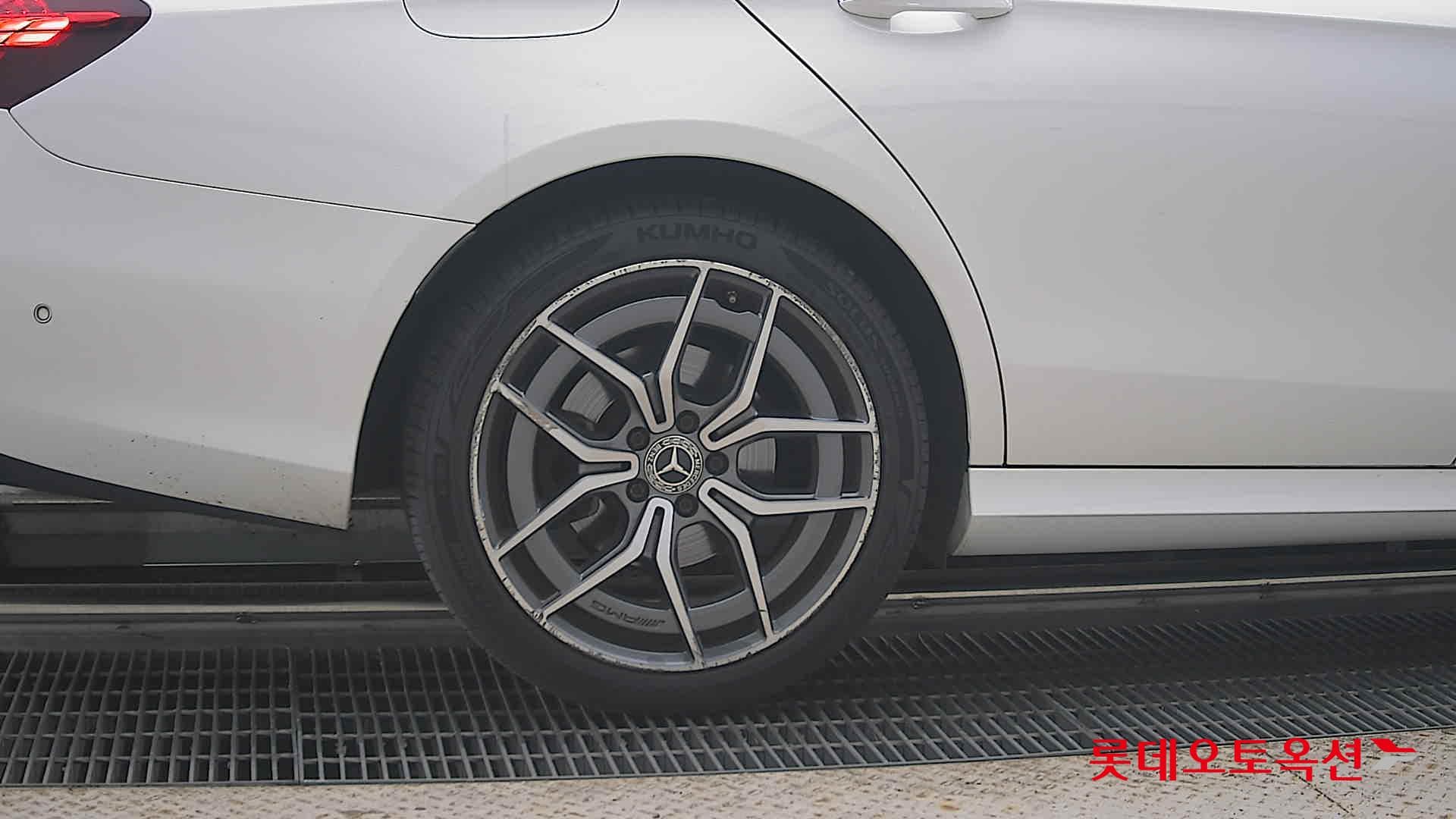 Mercedes-Benz - E-Class | NEW E220 4M AMG LINE KR4 (D) 2.0 24