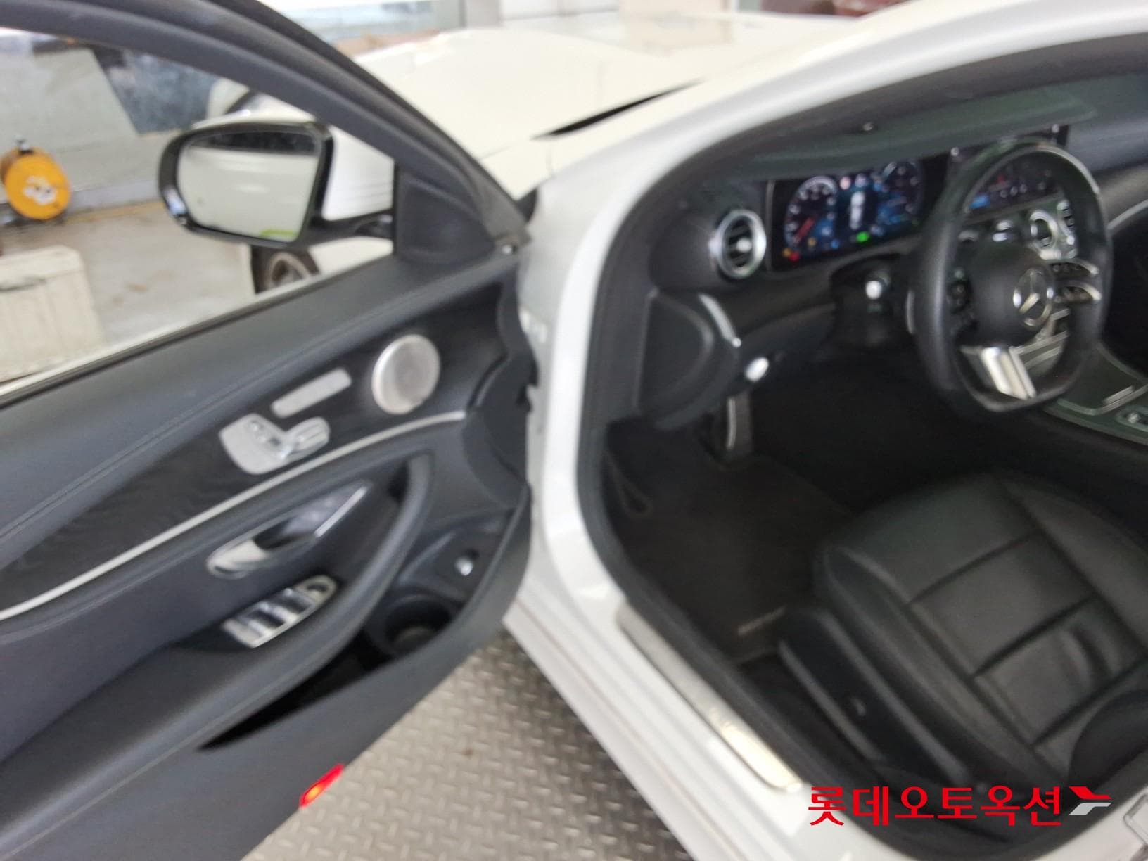 Mercedes-Benz - E-Class | NEW E220 4M AMG LINE KR4 (D) 2.0 35