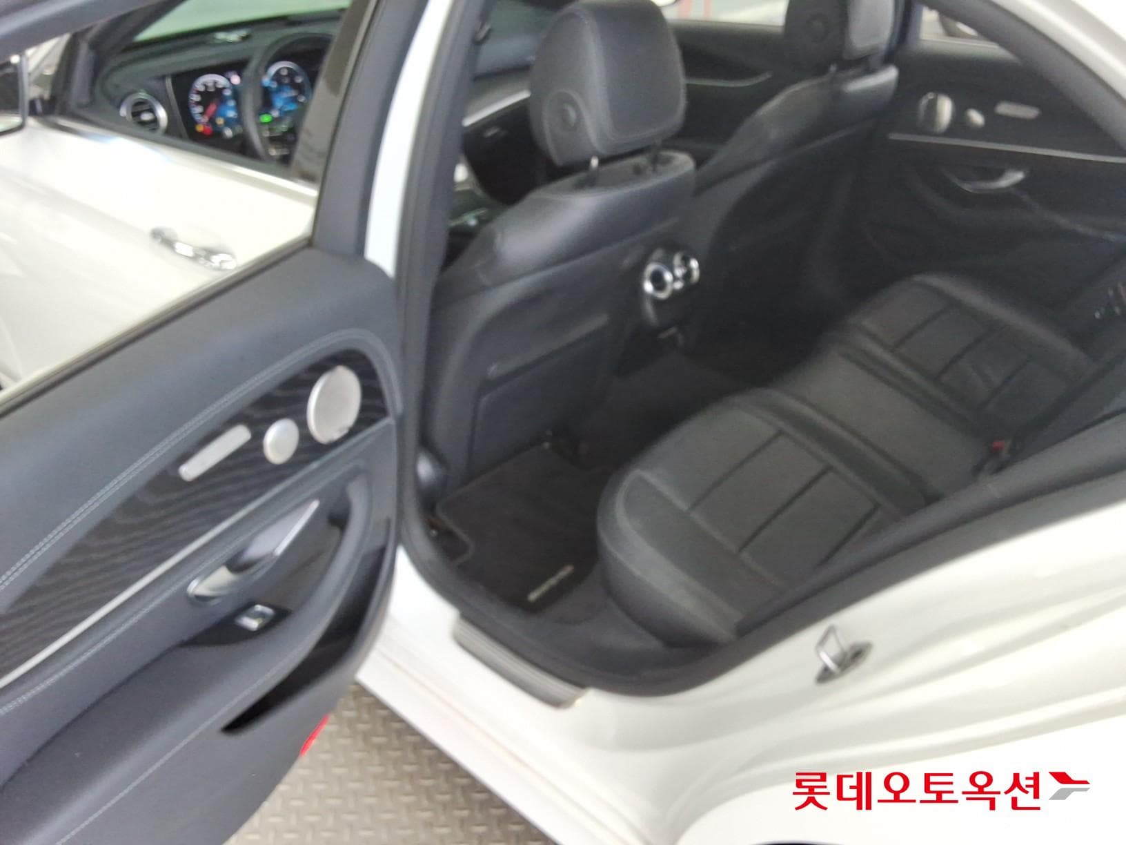 Mercedes-Benz - E-Class | NEW E220 4M AMG LINE KR4 (D) 2.0 36