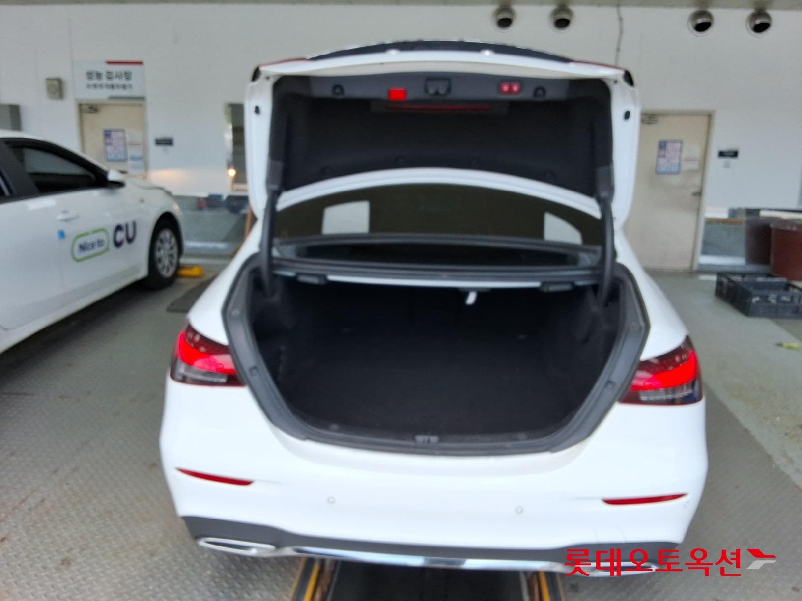 Mercedes-Benz - E-Class | NEW E220 4M AMG LINE KR4 (D) 2.0 37