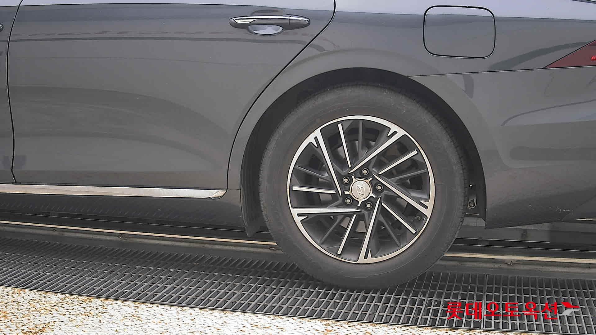Hyundai - Grandeur | THE NEW (G) 2.5 Premium 22