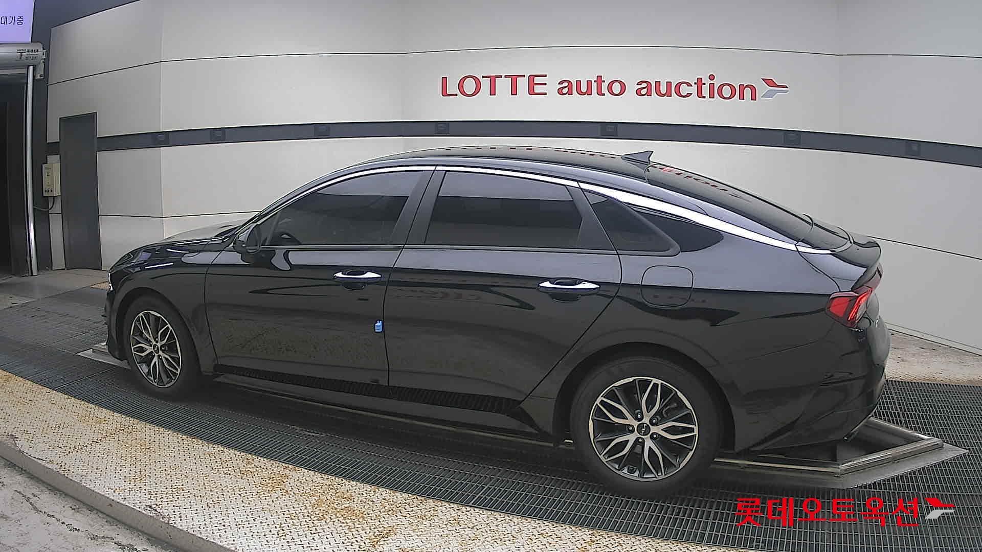 Kia - K5 | INTERACTIVE (G) 2.0 Prestige 7