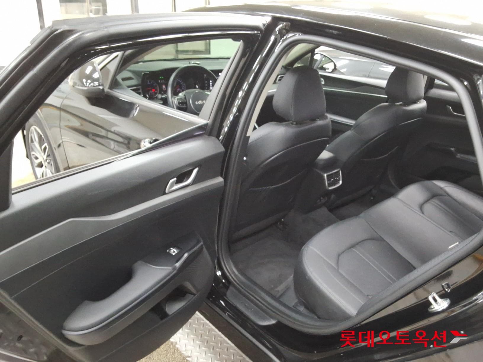 Kia - K5 | INTERACTIVE (G) 2.0 Prestige 36