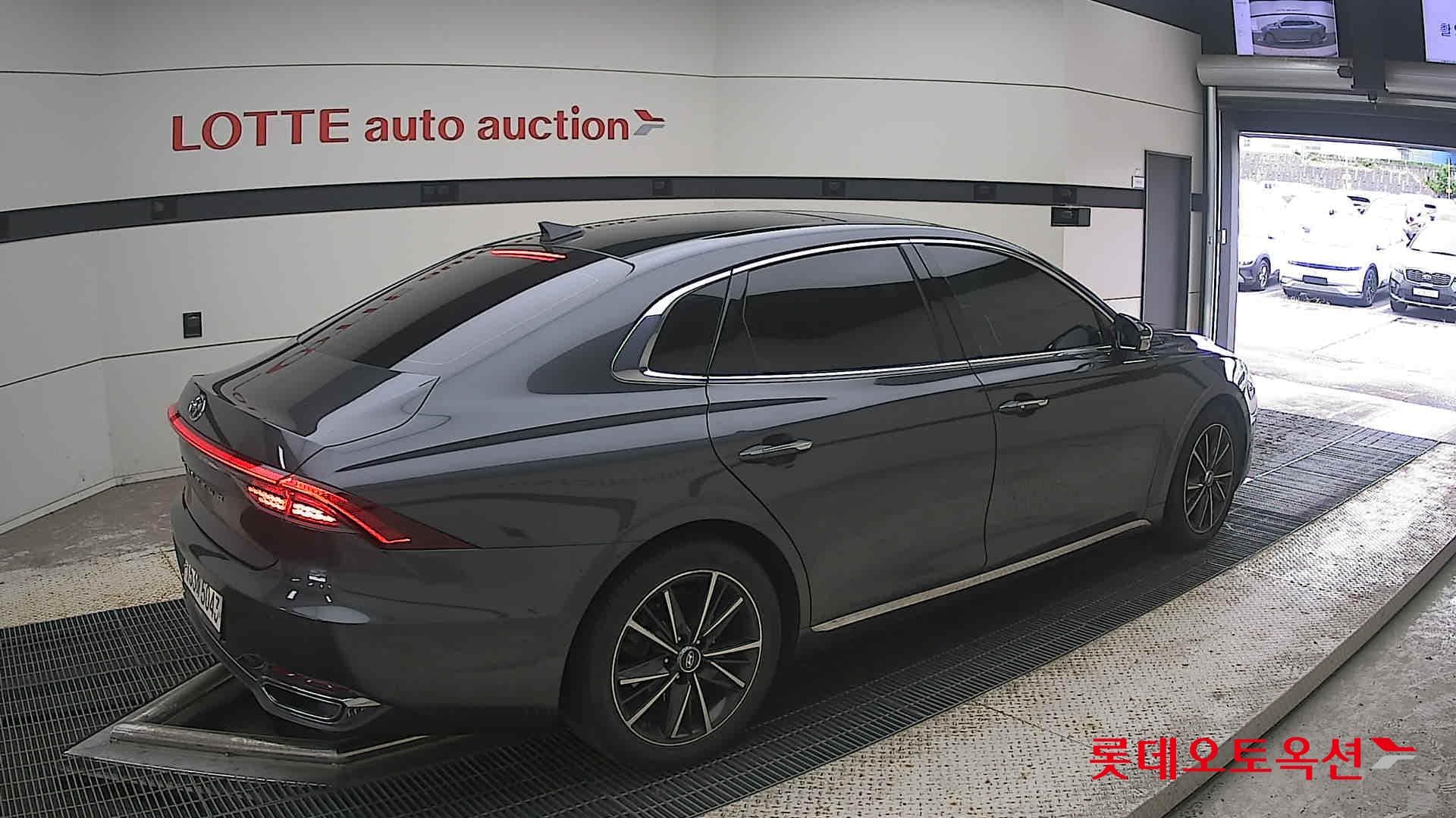 Hyundai - Grandeur | THE NEW (L) 3.0 Exclusive 14