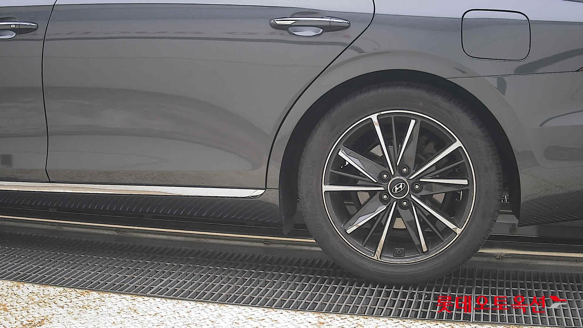 Hyundai - Grandeur | THE NEW (L) 3.0 Exclusive 22