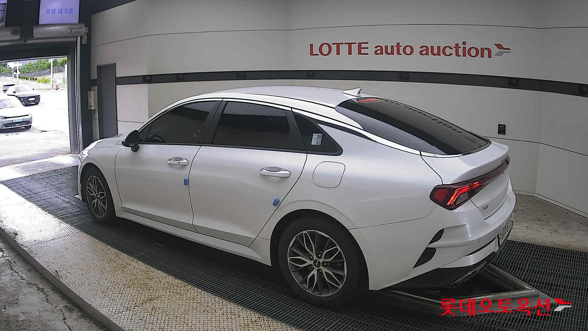Kia - K5 | INTERACTIVE (G) 2.0 Prestige 8