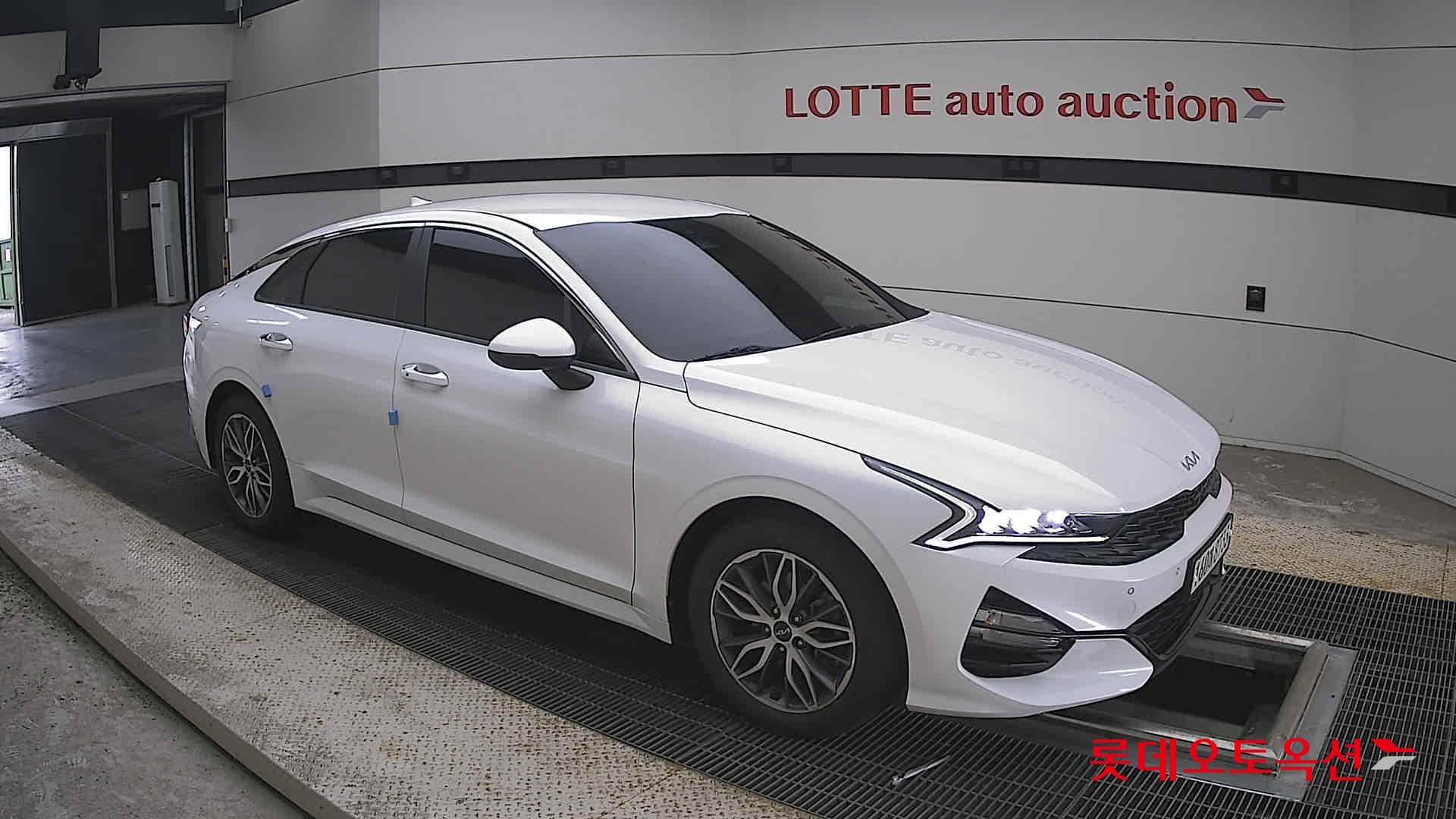 Kia - K5 | INTERACTIVE (G) 2.0 Prestige 18