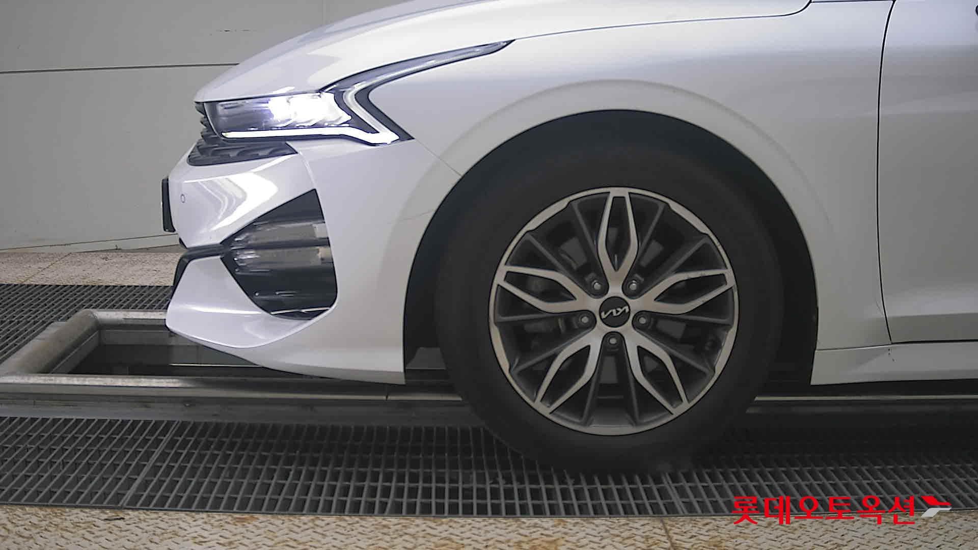 Kia - K5 | INTERACTIVE (G) 2.0 Prestige 21