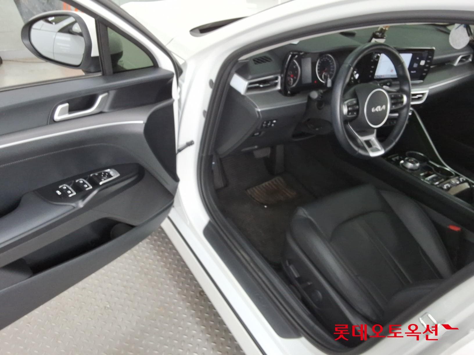 Kia - K5 | INTERACTIVE (G) 2.0 Prestige 36