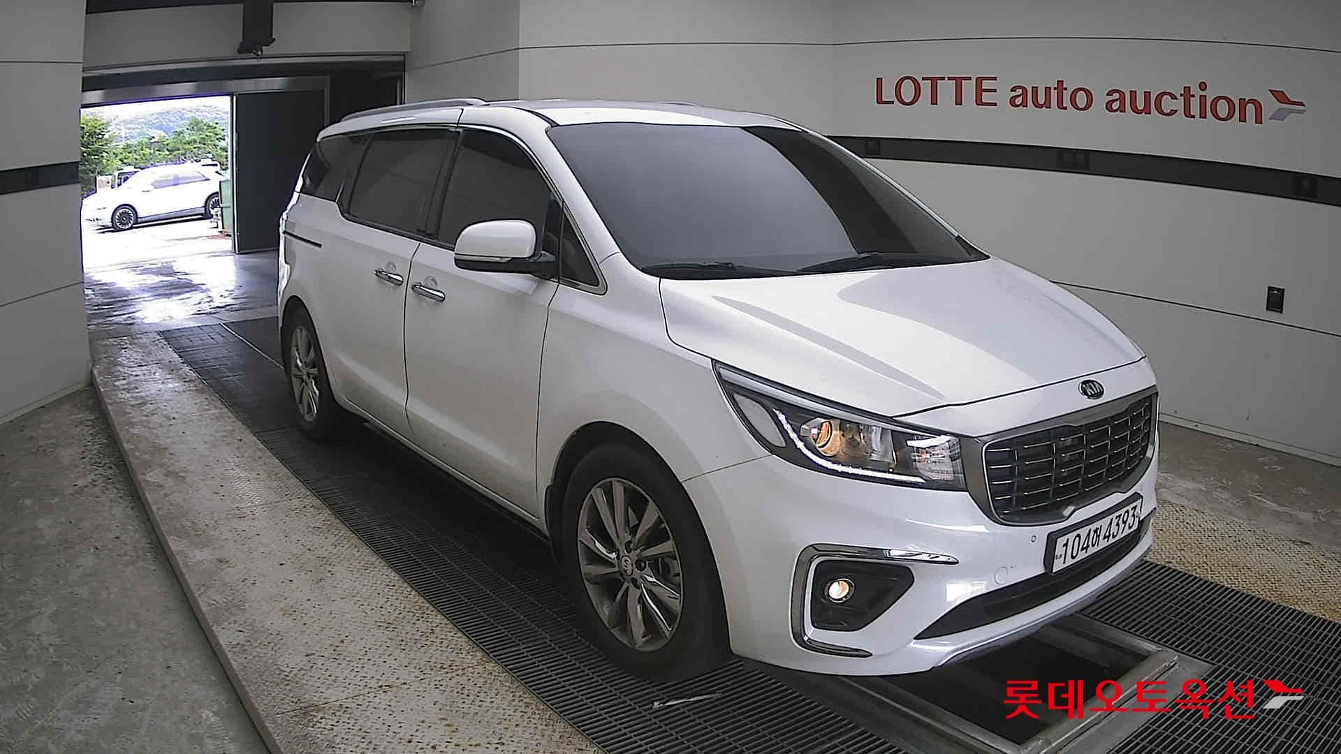 Kia - Карнивал | THE NEW (D) 2.2 Prestige 9Seater 19
