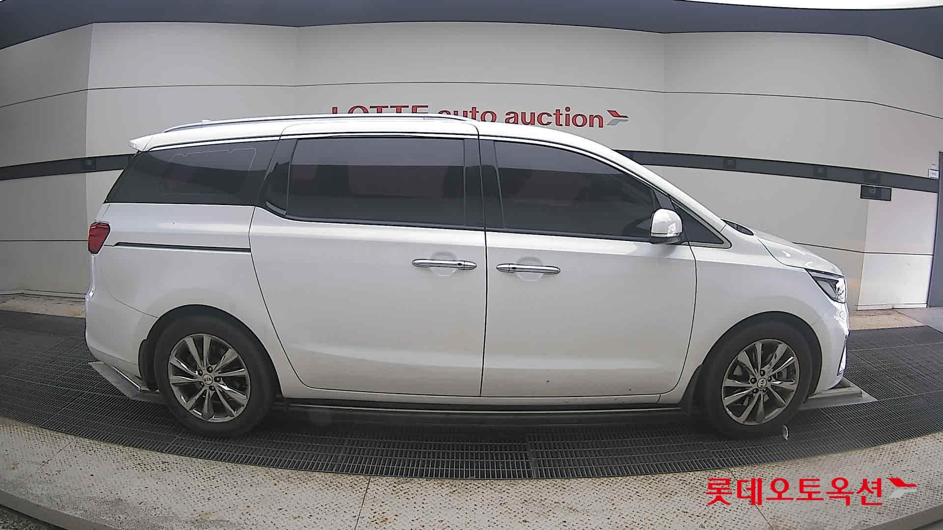 Kia - Карнивал | THE NEW (D) 2.2 Prestige 9Seater 16