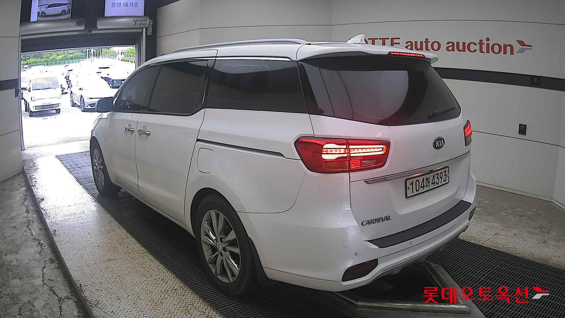 Kia - Карнивал | THE NEW (D) 2.2 Prestige 9Seater 10