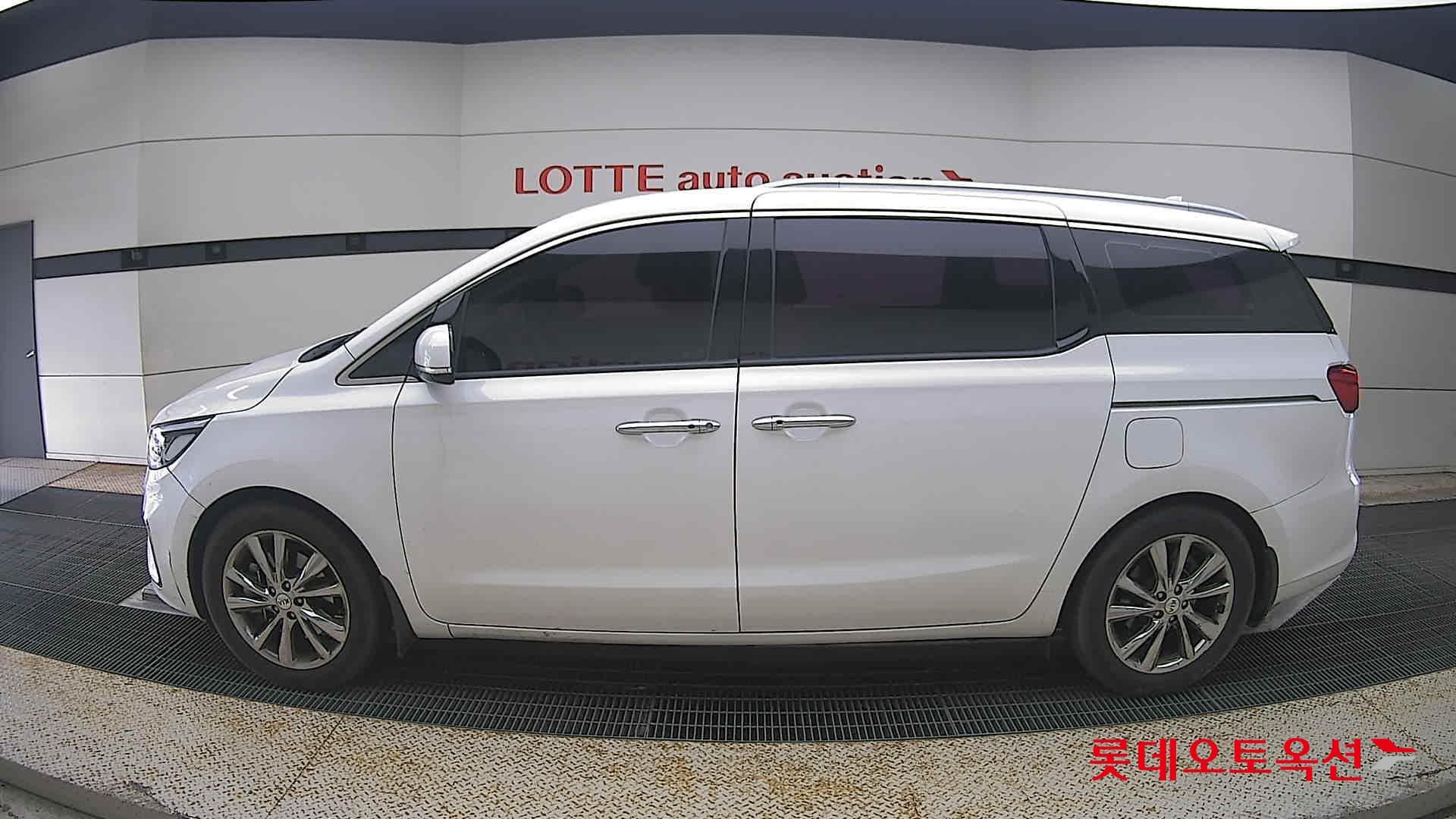 Kia - Карнивал | THE NEW (D) 2.2 Prestige 9Seater 6