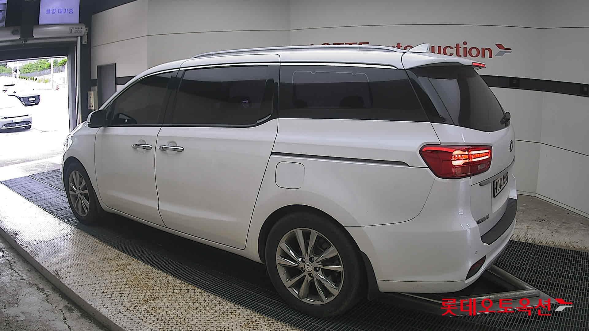 Kia - Карнивал | THE NEW (D) 2.2 Prestige 9Seater 8