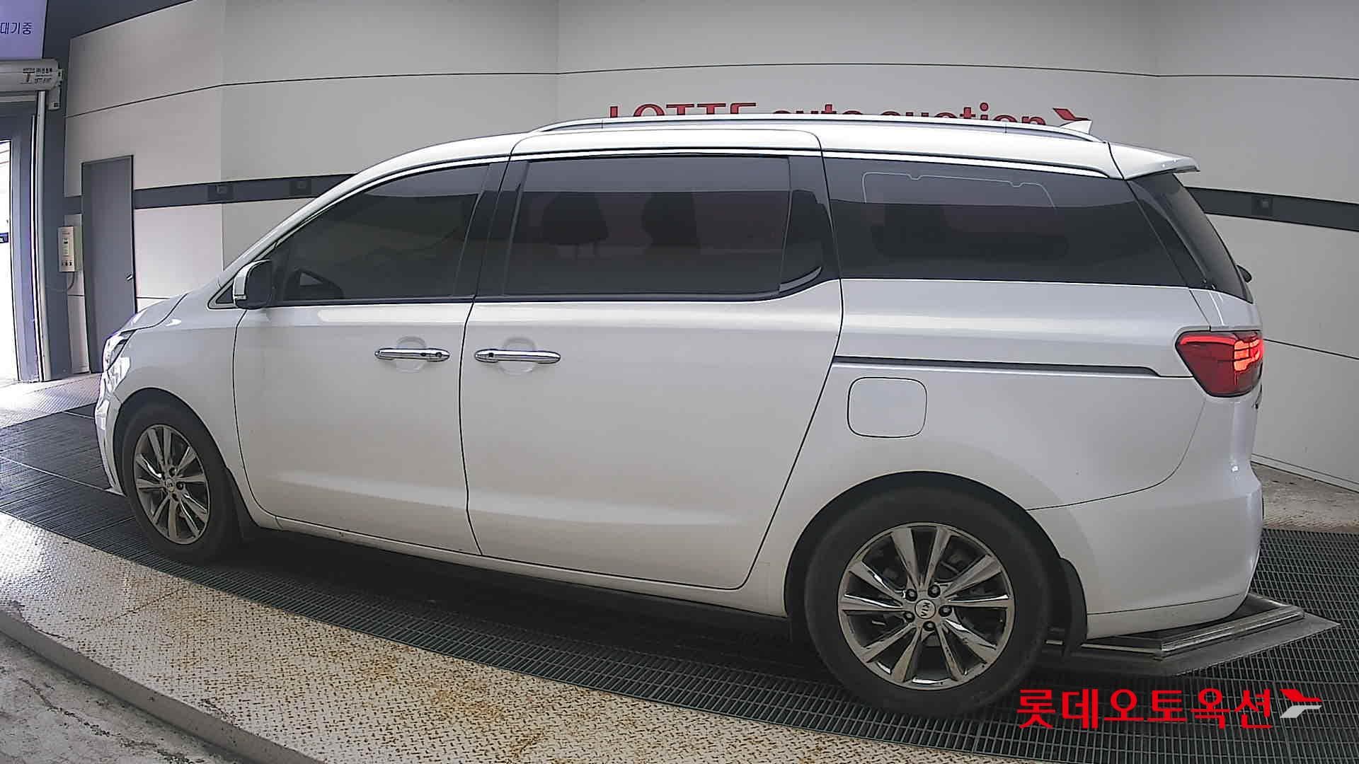 Kia - Карнивал | THE NEW (D) 2.2 Prestige 9Seater 7