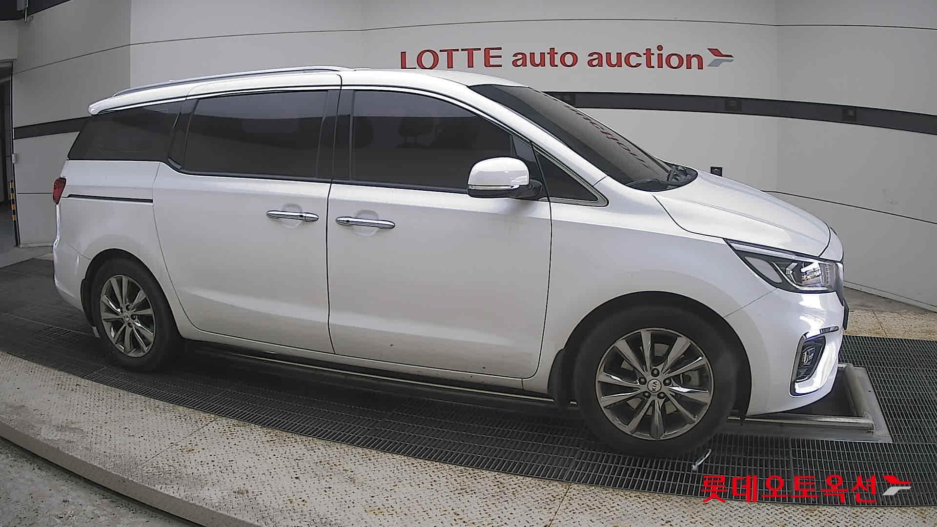 Kia - Карнивал | THE NEW (D) 2.2 Prestige 9Seater 17
