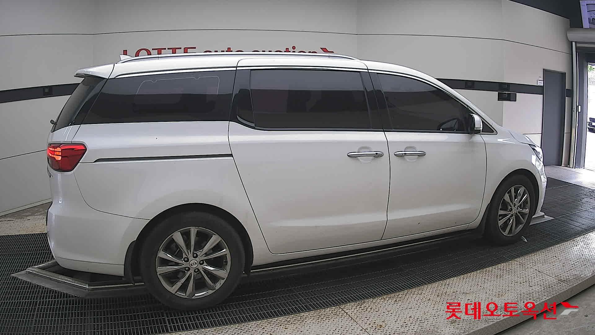 Kia - Карнивал | THE NEW (D) 2.2 Prestige 9Seater 15