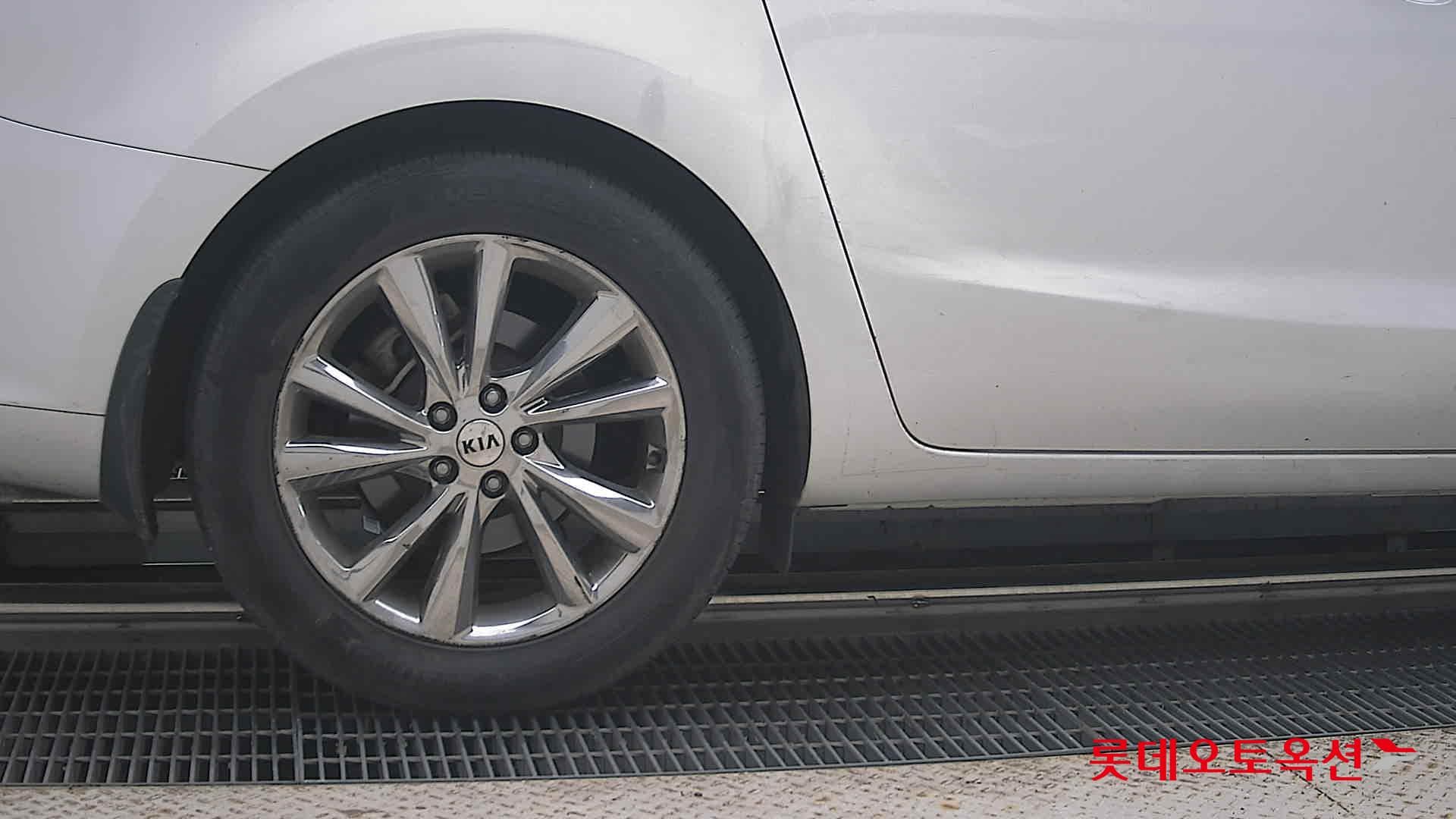 Kia - Карнивал | THE NEW (D) 2.2 Prestige 9Seater 24