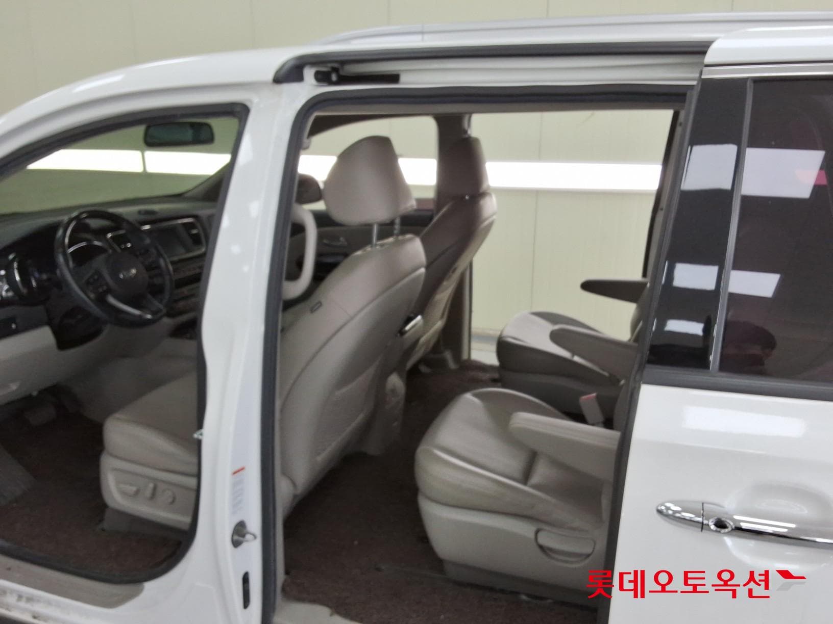 Kia - Карнивал | THE NEW (D) 2.2 Prestige 9Seater 36